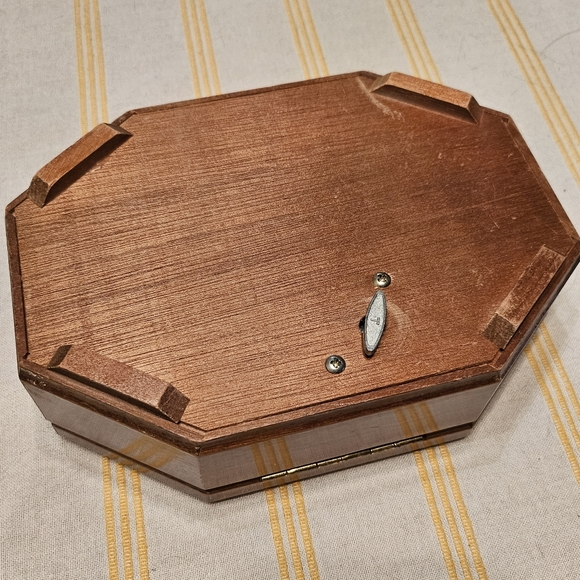 Vintage Jewlery Music Box - Picture 3 of 4